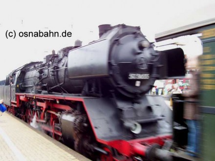 Dampflok der Baureihe 50 fährt auf Gleis 1 in den Bahnhof Osnabrück ein