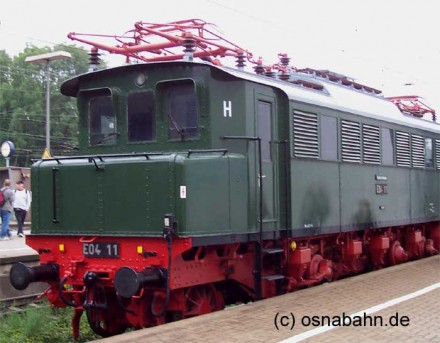E04 11 steht auf Gleis 1 in Osnabrück E04 11 steht auf Gleis 1 in Osnabrück