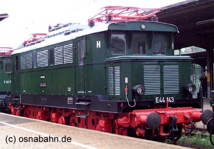 E44 143 steht auf Gleis 1 in Osnabrück E44 143 steht auf Gleis 1 in Osnabrück
