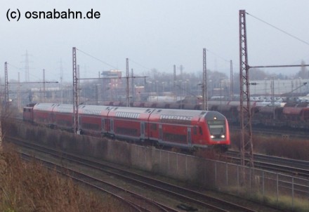 RE 14010 passiert den Osnabrücker Rbf am 10.12.2006 in Höhe der Magnum GmbH, dem Nachfolger der Klöckner AG.
