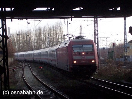 Am 19.12.2008 erreichte die BR 101-002-4 Osnabrück Hbf Pu an Gleis 12.