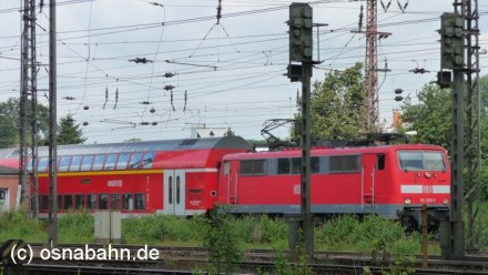 In Höhe der Einfahrgruppe zum Rangierbahnhof wurde am 25.07.2009 der RE 14009 von Rheine nach Bad Bentheim gesichtet. Der Zug hatte Osnabrück Hbf um 11.16 Uhr, gezogen von der BR 111-090-7, verlassen. Direkt hinter Einfahrgruppe beginnt der heutige Bahnhofsteil Lüstringen.