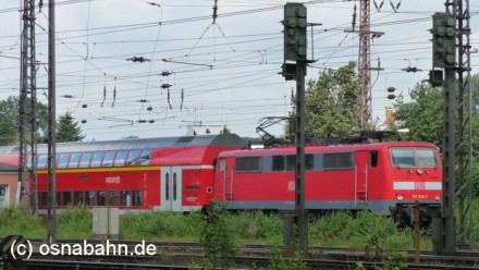 RegionalExpress 14009 von Rheine nach Braunschweig Hbf In Höhe der Einfahrgruppe zum Rangierbahnhof wurde am 25.07.2009 der RE 14009 von Rheine nach Bad Bentheim gesichtet. Der Zug hatte Osnabrück Hbf um 11.16 Uhr, gezogen von der BR 111-090-7, verlassen. Direkt hinter Einfahrgruppe beginnt der heutige Bahnhofsteil Lüstringen.